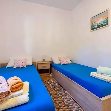 Apartment In 39200