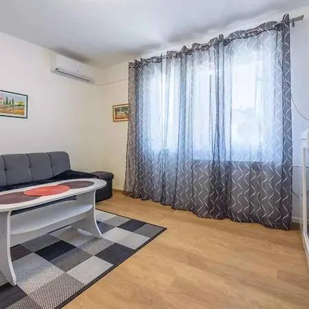 In 39200 Apartment